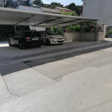 House Tina - Free Covered Parking & Pets Welcome *