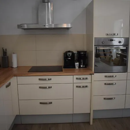 Semesterbostad House Tina *