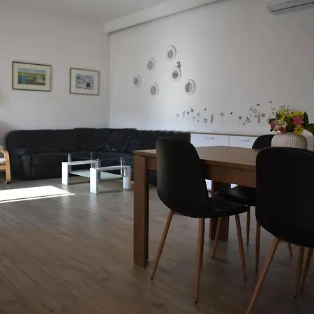 House Tina - Free Covered Parking & Pets Welcome Feriehus