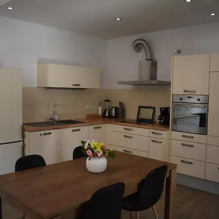 House Tina - Free Covered Parking & Pets Welcome *