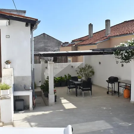 House Tina - Free Covered Parking & Pets Welcome *